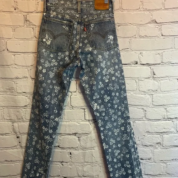 Levi's Wedgie Straight Blue Floral Women's Jeans - Picture 4 of 7